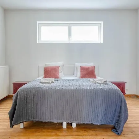 Elegant 2-bedroom Duplex In Ostenda