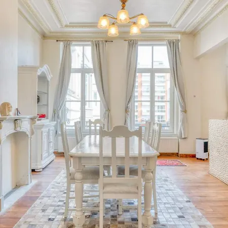 Apartamento Elegant 2-bedroom Duplex In *