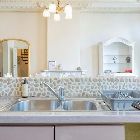 Elegant 2-bedroom Duplex In * Ostend