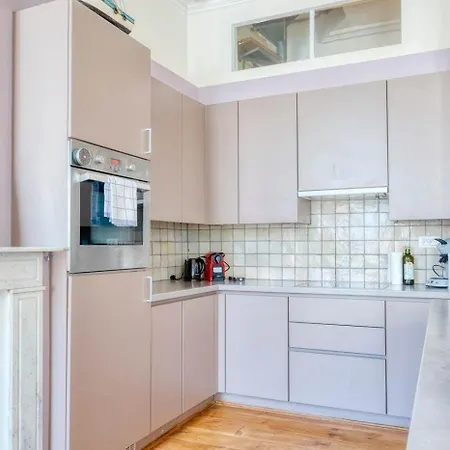 Elegant 2-bedroom Duplex In