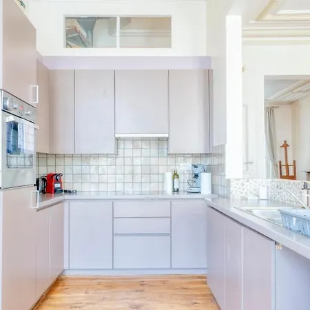 Elegant 2-bedroom Duplex In Apartment *