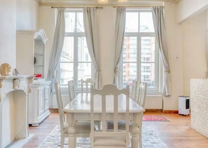 Apartamento Elegant 2-bedroom Duplex In *