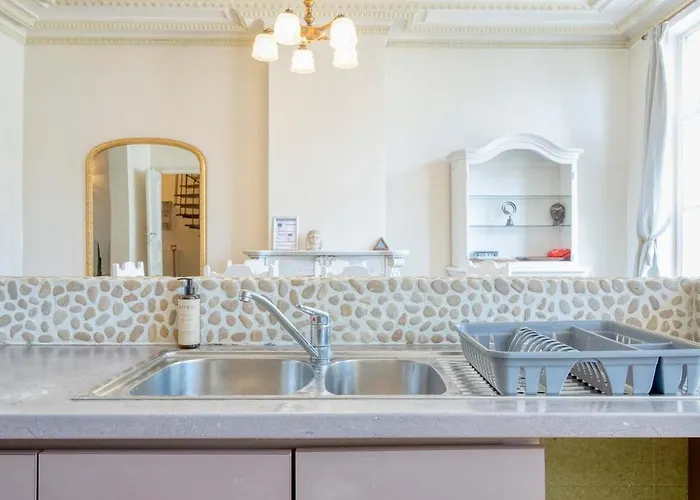 Elegant 2-bedroom Duplex In * Ostende